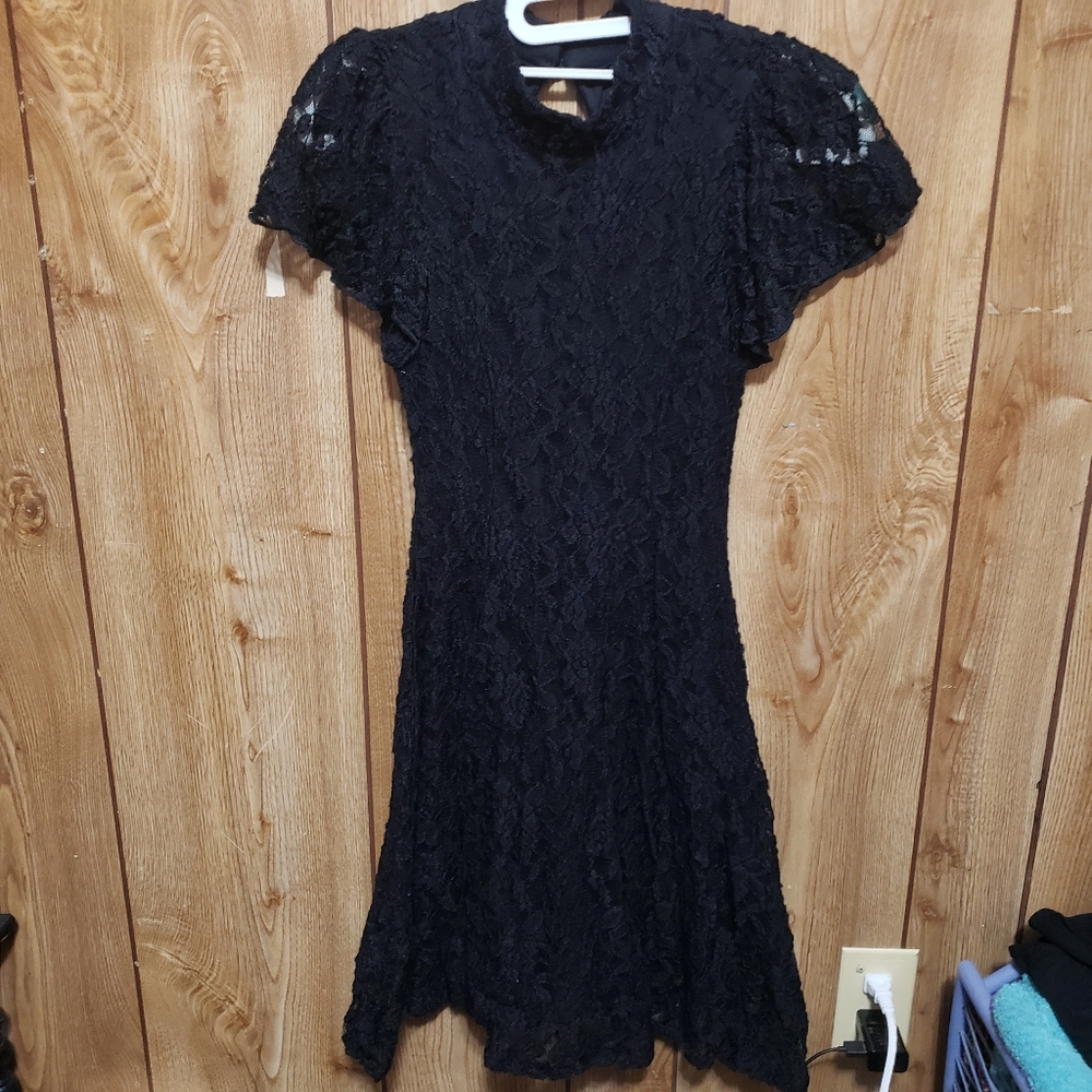 Black Dress Fit And Flare Med Fully Lined Keyhole Back Fairy Stretch Lace